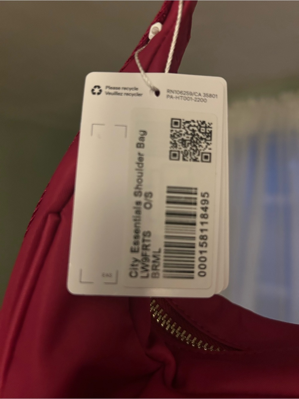 Lululemon City Essentials Shoulder Bag in Berry Rumble with gold - Picture 3 of 4